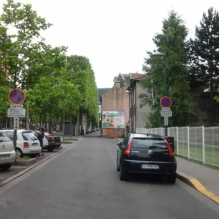 Studio * Saint-Etienne (Loire)